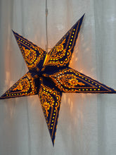 Lade das Bild in den Galerie-Viewer, Sternleuchte Indien Paisley Design marine blau - gelb M-NEC-BL560