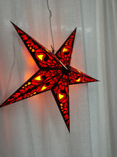 Lade das Bild in den Galerie-Viewer, Sternleuchte, Leuchtstern, Faltstern, Weihnachtsstern, Hirsch, Bayern, rot, orange, schwarz