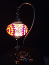 Lade das Bild in den Galerie-Viewer, Tischleuchte, Mosaik Lampe, Orient, Desing, Dekoration, Leuchte rot Beleuchtung LED