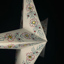 Lade das Bild in den Galerie-Viewer, Papierstern, Weihnachtsstern, Stern, München Bayern, Stickerei M-BBlu-W560