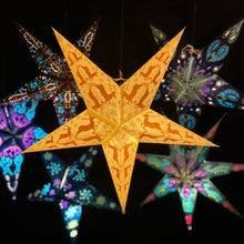 Lade das Bild in den Galerie-Viewer, Papierstern, Weihnachtsstern, Stern, Sternleuchte in creme-weiß + gold, Bayern Hirsche M-HI-WG560